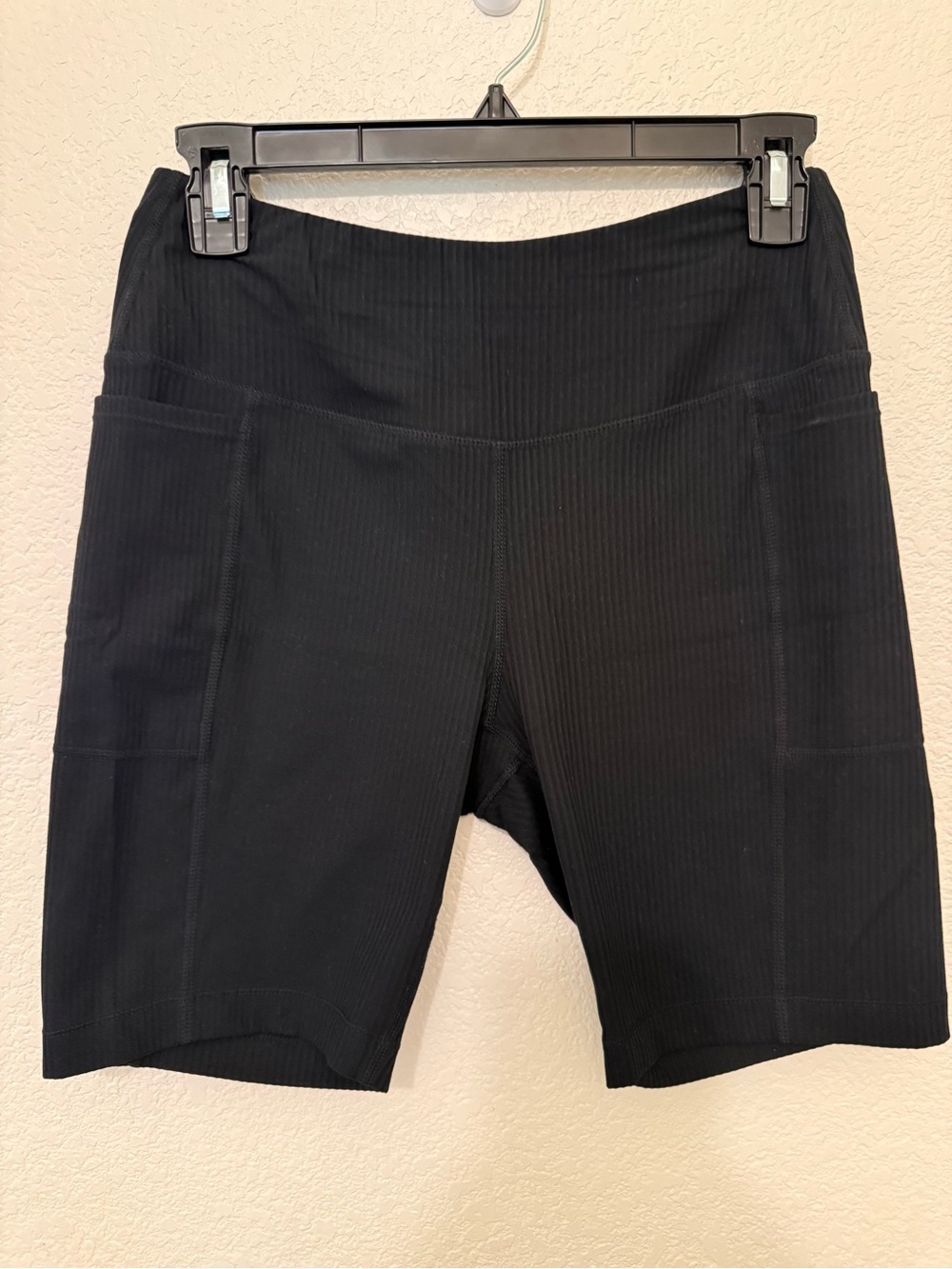 Mondetta Black Ribbed High-Waist Bike Shorts with Side Pockets